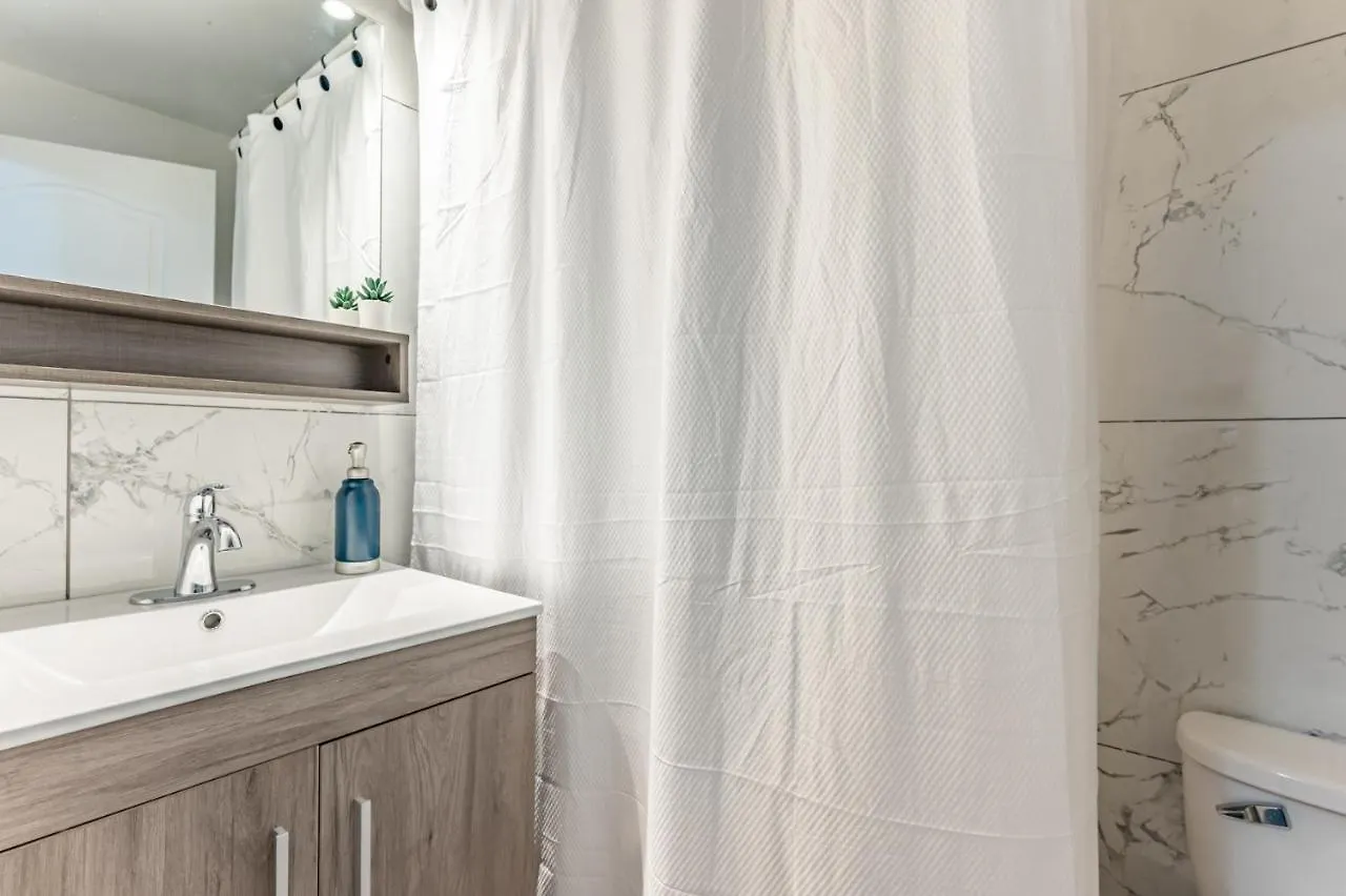 Kensington Place Apartments 0*, Toronto Kanada